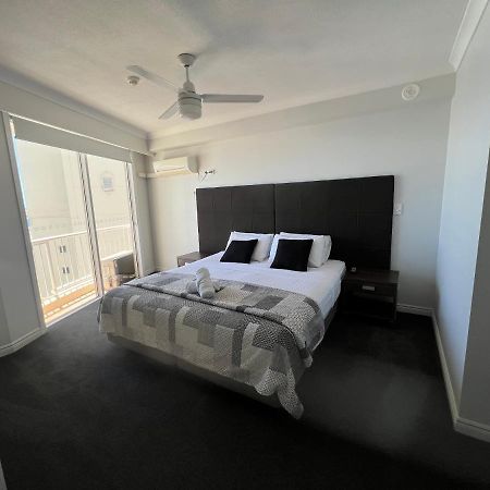 Stunning 2 Bedroom Ocean View Apartment Голд-Кост Экстерьер фото