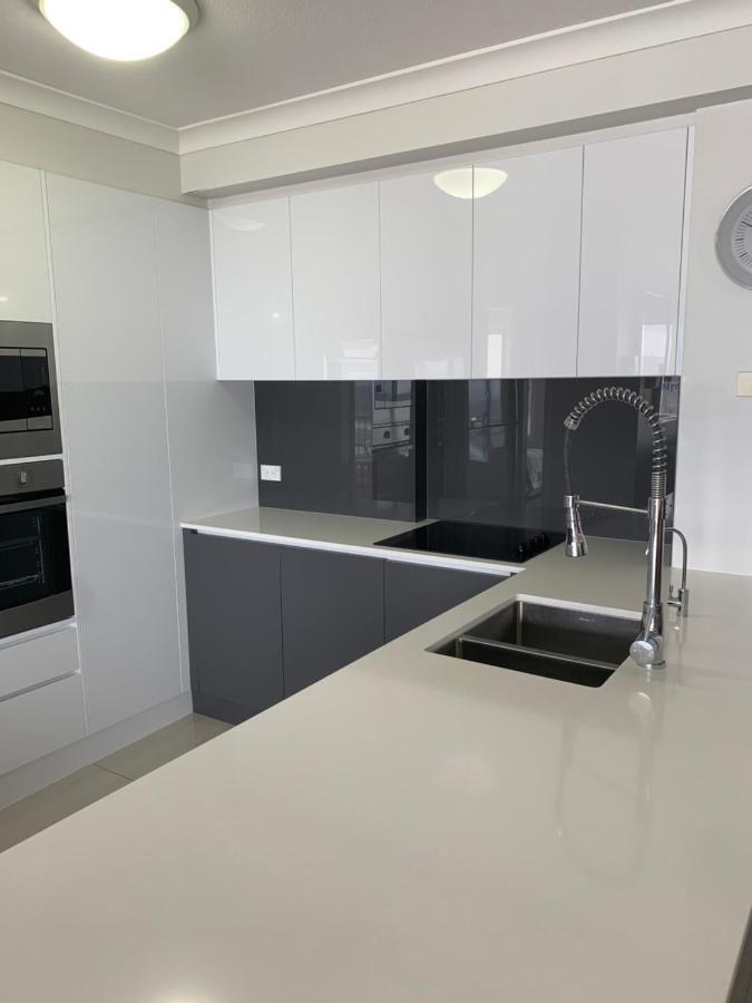 Stunning 2 Bedroom Ocean View Apartment Голд-Кост Экстерьер фото