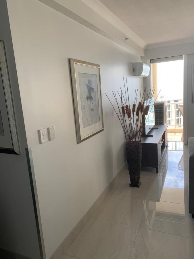 Stunning 2 Bedroom Ocean View Apartment Голд-Кост Экстерьер фото