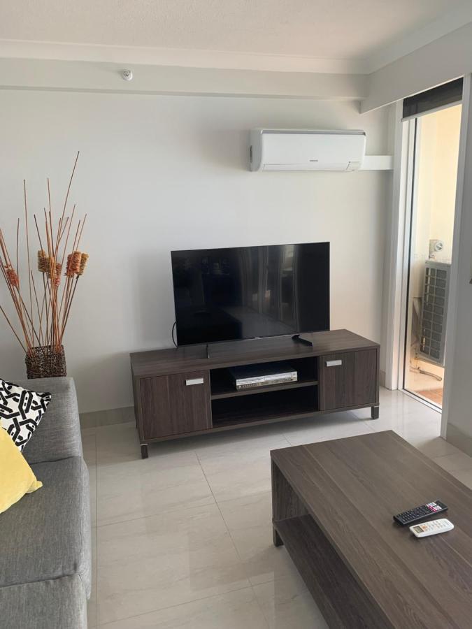 Stunning 2 Bedroom Ocean View Apartment Голд-Кост Экстерьер фото