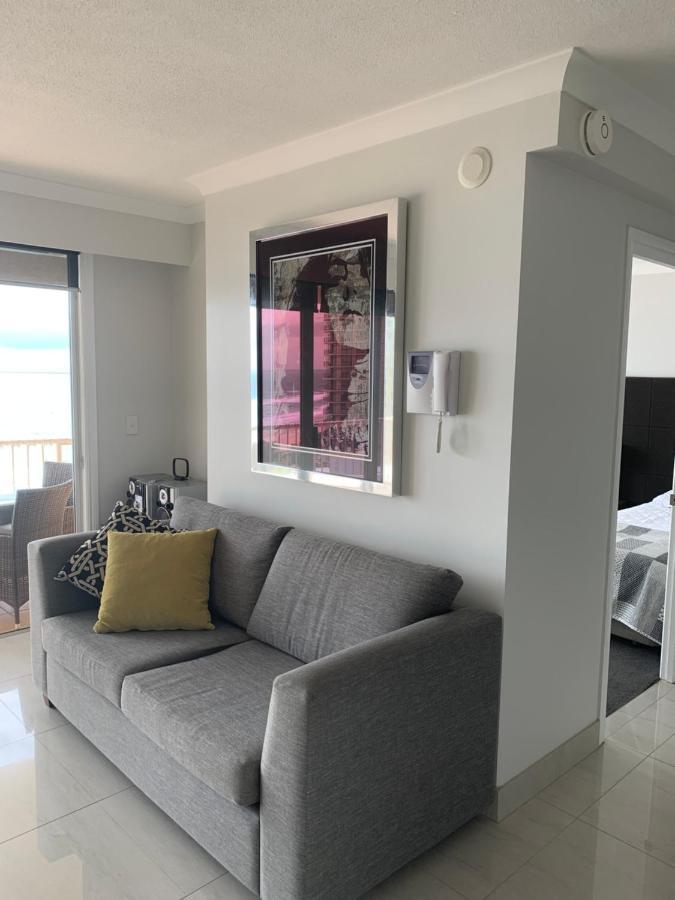 Stunning 2 Bedroom Ocean View Apartment Голд-Кост Экстерьер фото