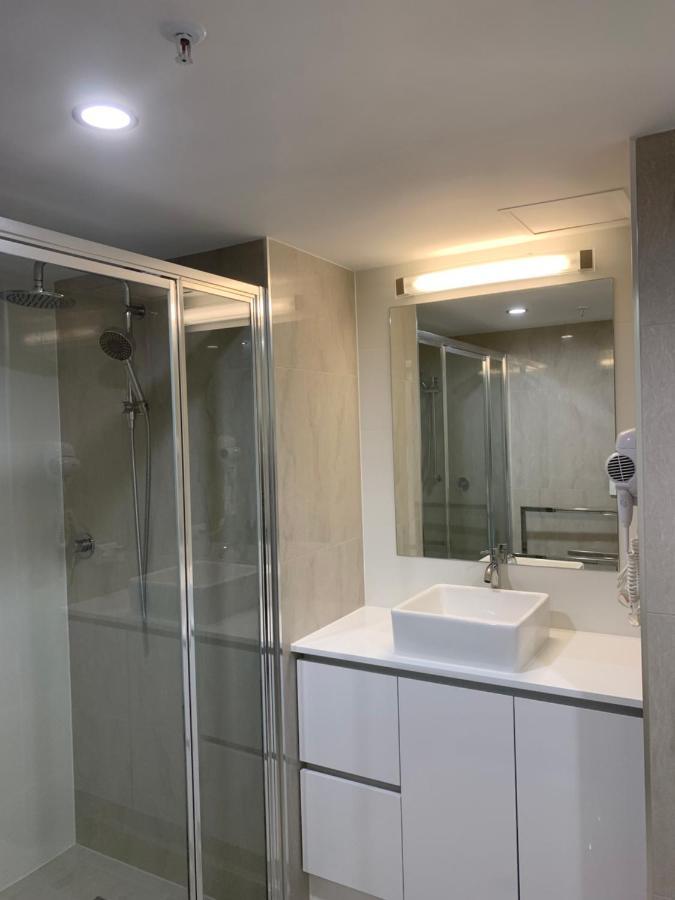Stunning 2 Bedroom Ocean View Apartment Голд-Кост Экстерьер фото