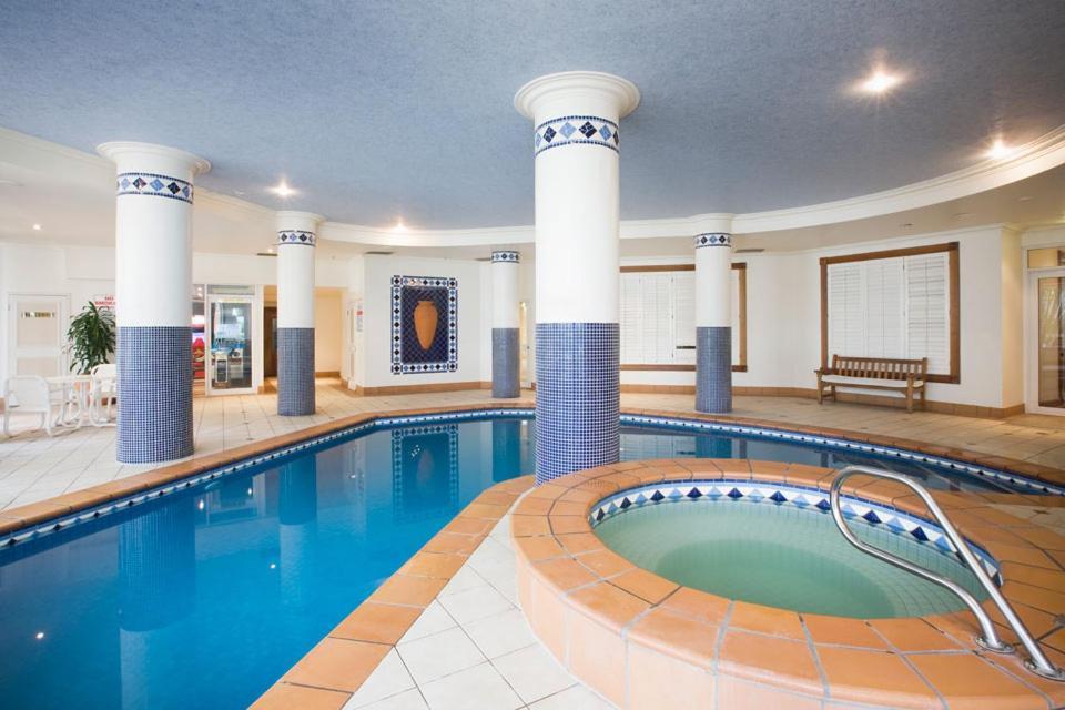 Stunning 2 Bedroom Ocean View Apartment Голд-Кост Экстерьер фото