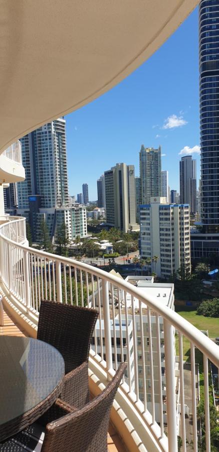 Stunning 2 Bedroom Ocean View Apartment Голд-Кост Экстерьер фото