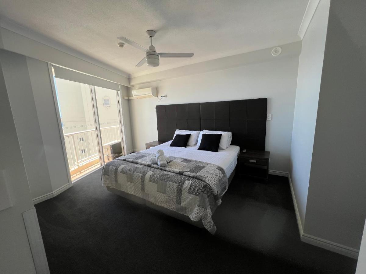 Stunning 2 Bedroom Ocean View Apartment Голд-Кост Экстерьер фото