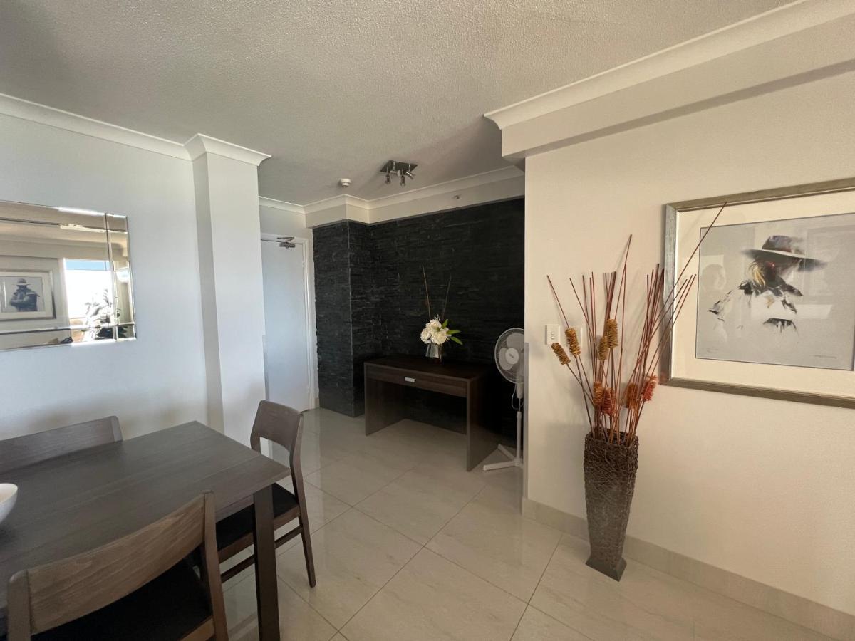 Stunning 2 Bedroom Ocean View Apartment Голд-Кост Экстерьер фото